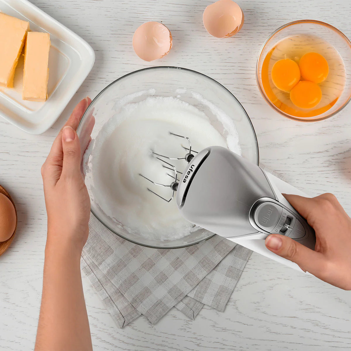 Batedeira UFESA Provence 70306099 | 600W, 5 Velocidades + Turbo, 1.5kg