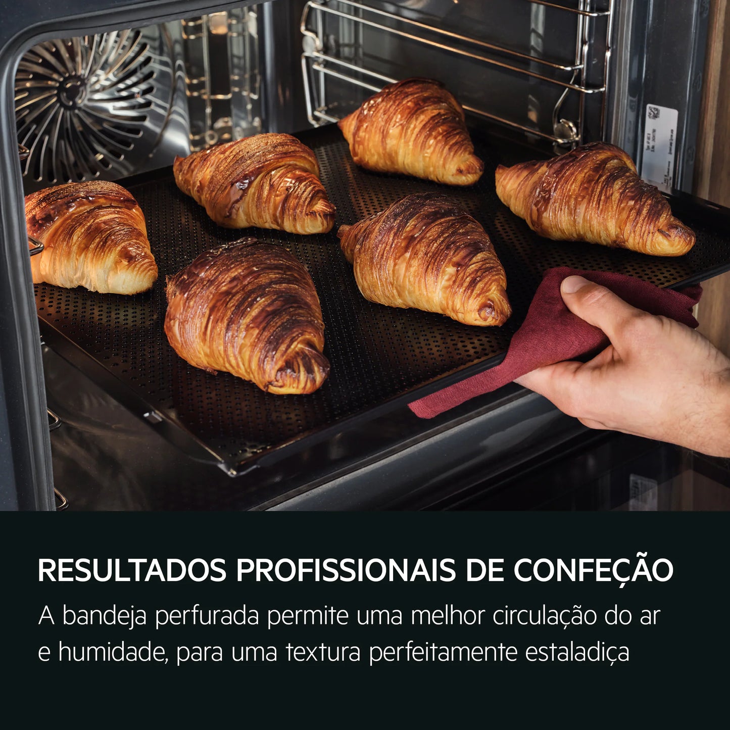 Forno Elétrico AEG TP9SB831AB | 70L, Vapor, Wi-Fi