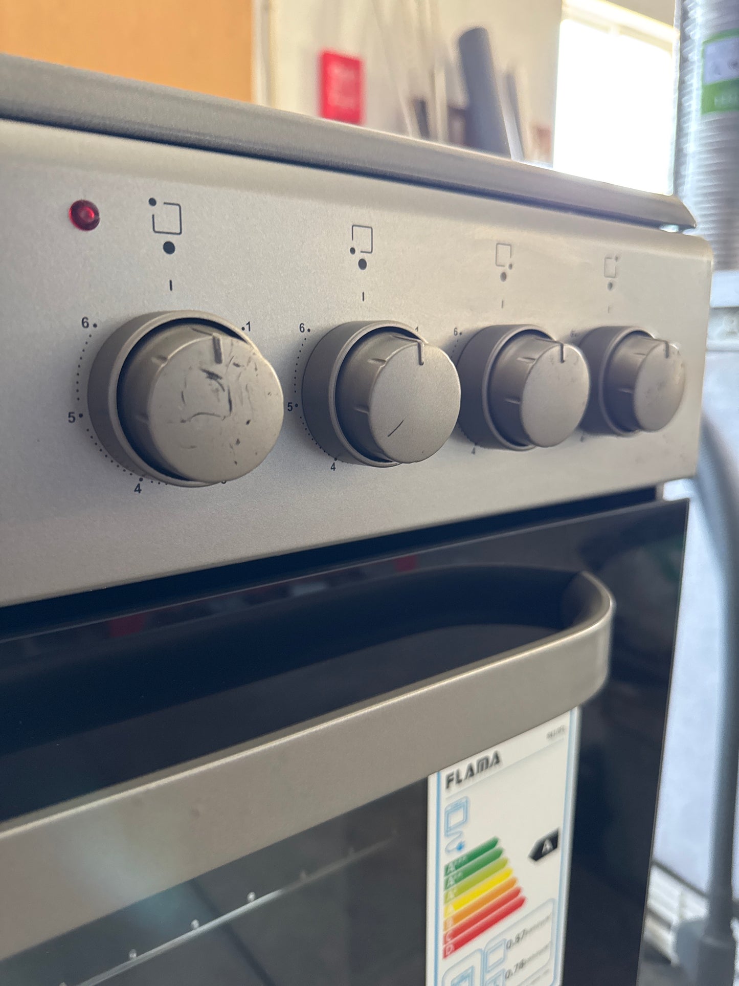 Outlet | Fogão Elétrico FLAMA 8410FL | 4 Zonas, Forno 65L, 8300W