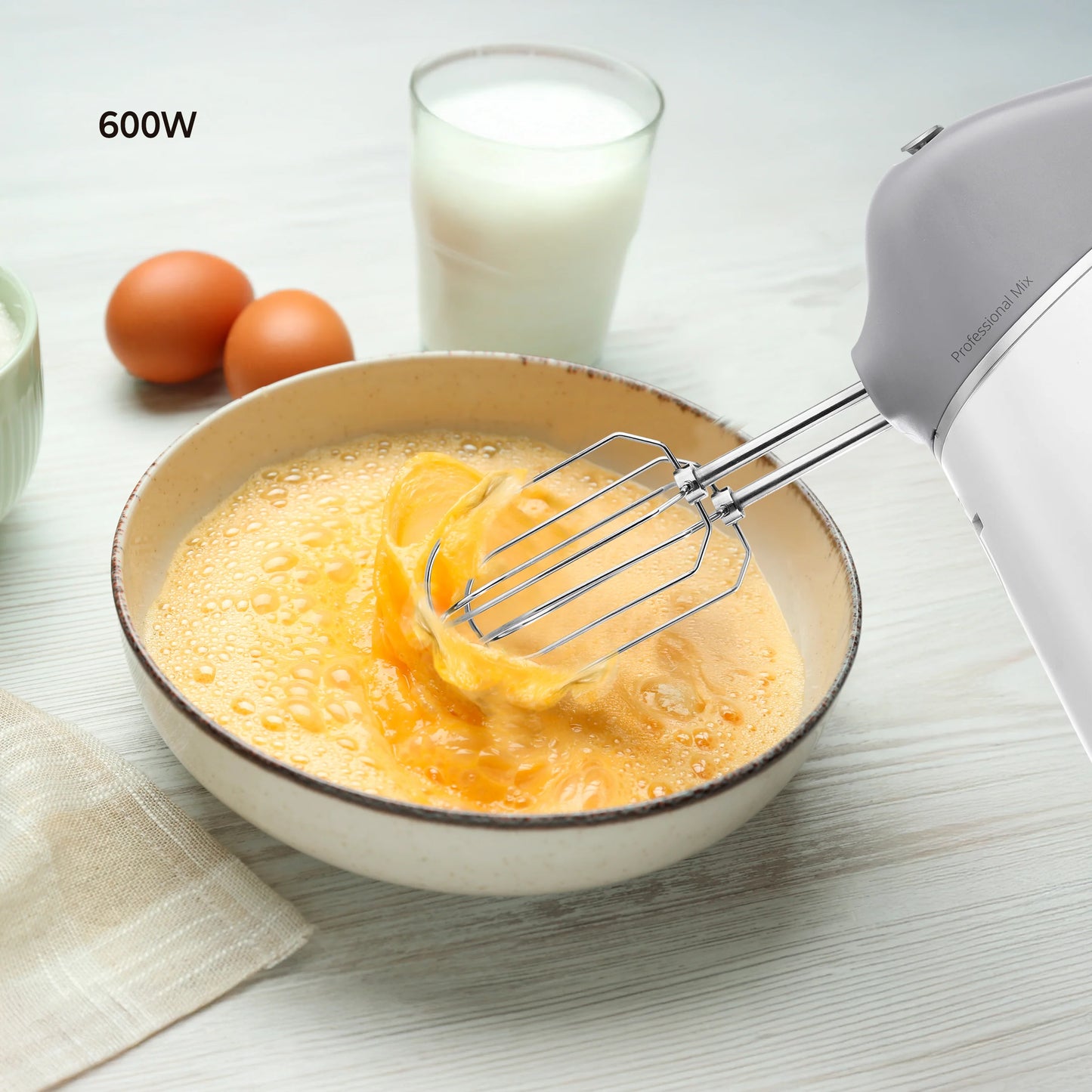 Batedeira UFESA Provence 70306099 | 600W, 5 Velocidades + Turbo, 1.5kg