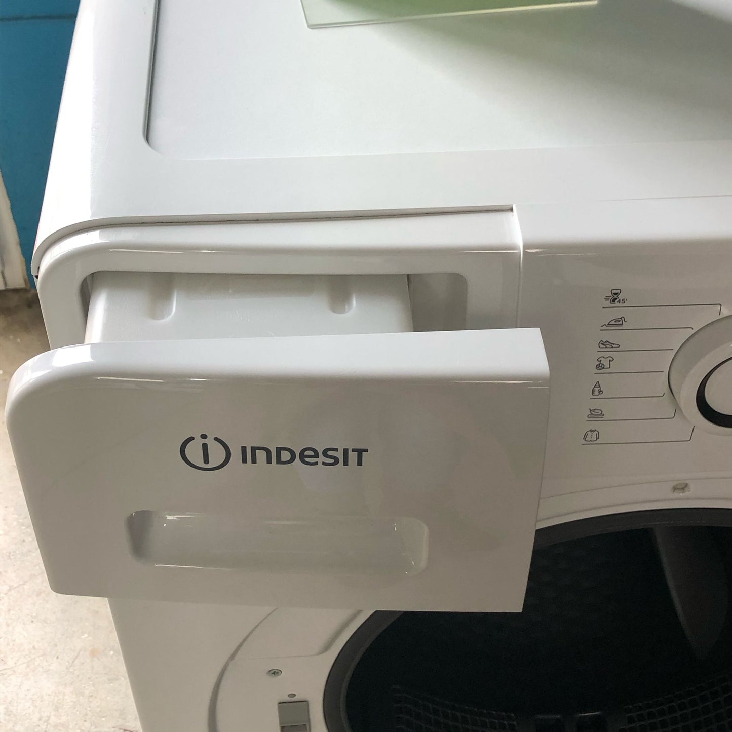 Outlet | Secador de Roupa INDESIT YTM1183K | 8 kg, Bomba de Calor, A+++