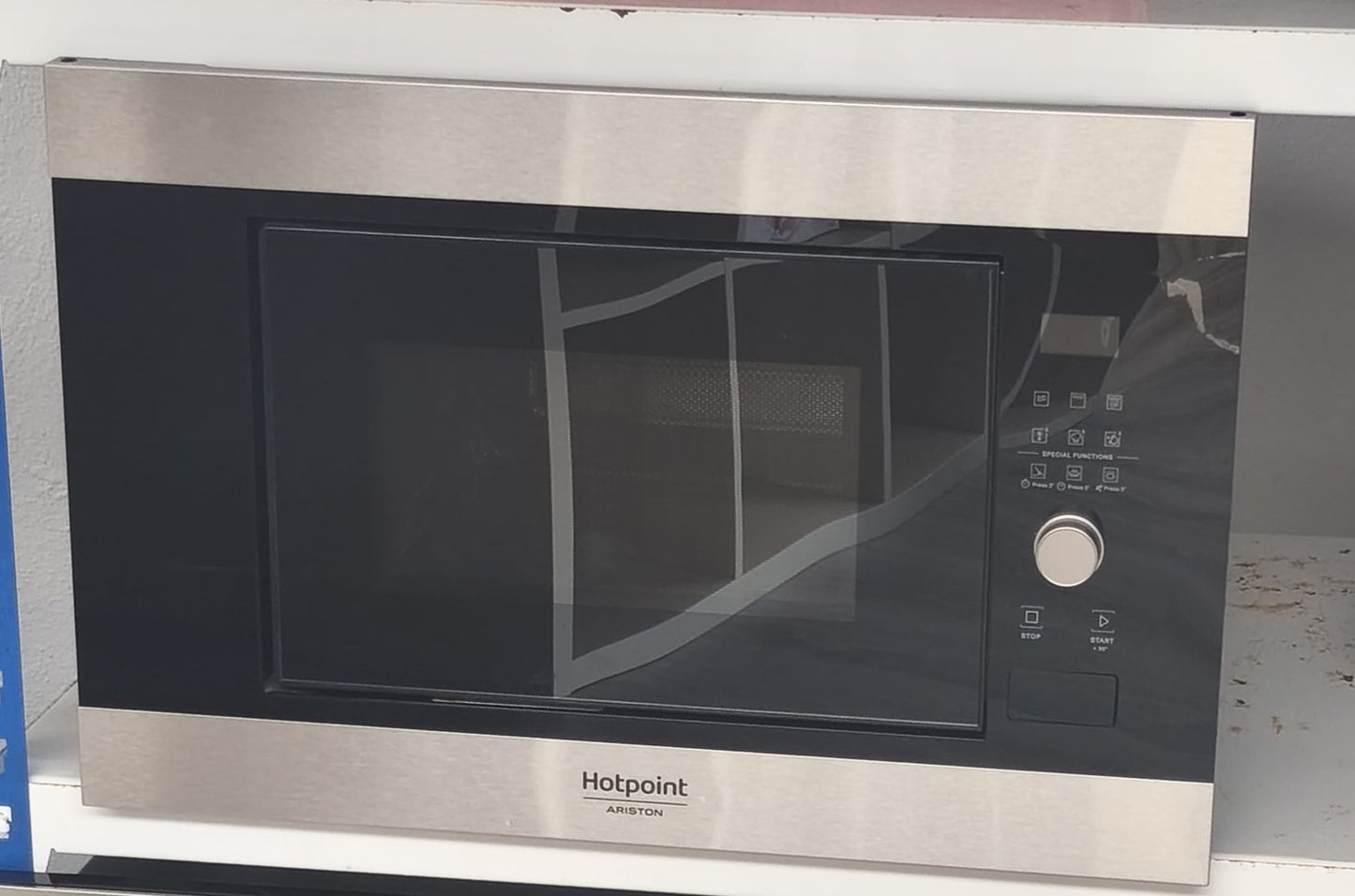 Outlet | Micro-ondas Encastre Hotpoint MF20G IX HA | 20L, 800W