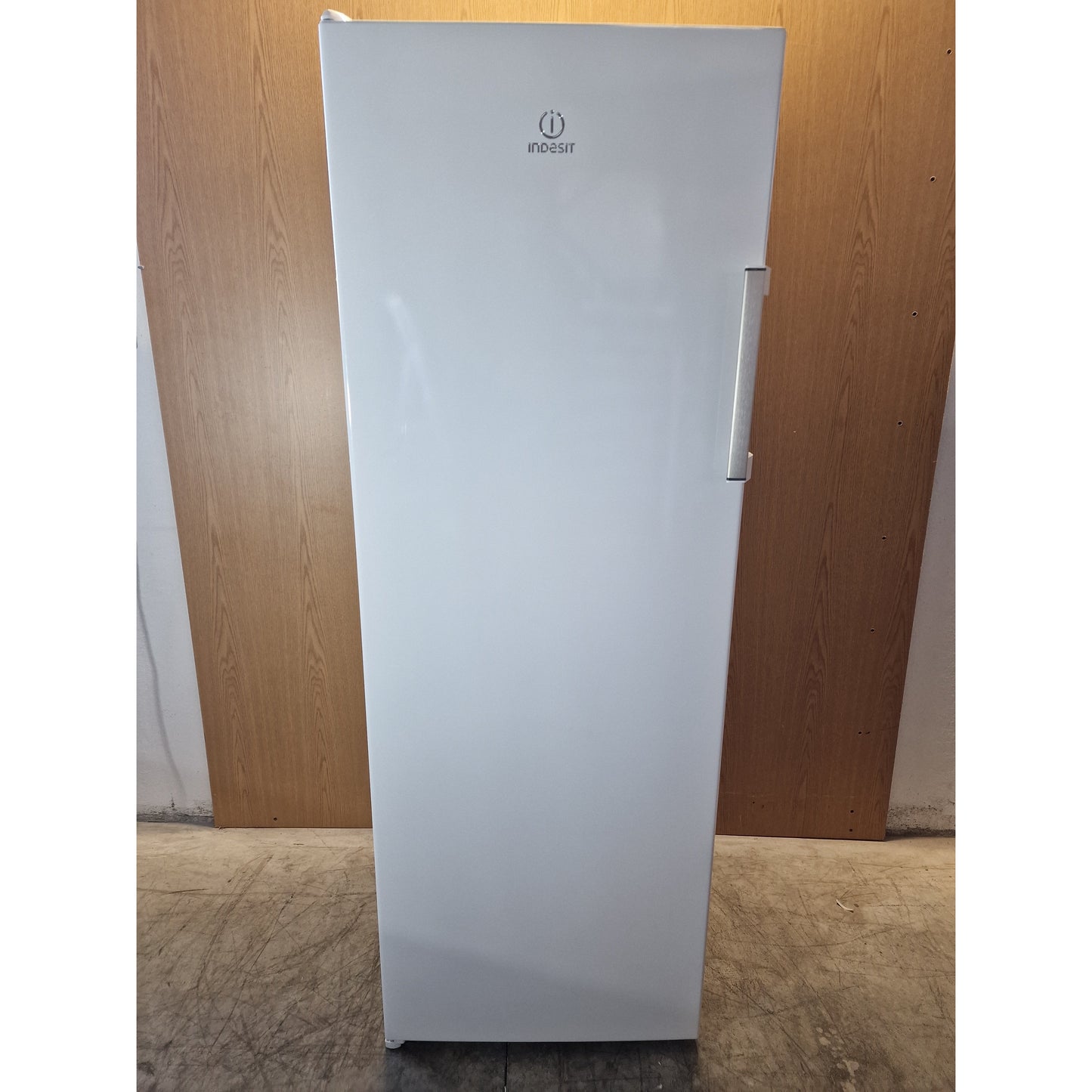 Outlet | Arca Vertical Indesit UI62W | 245L, Classe E, 167cm
