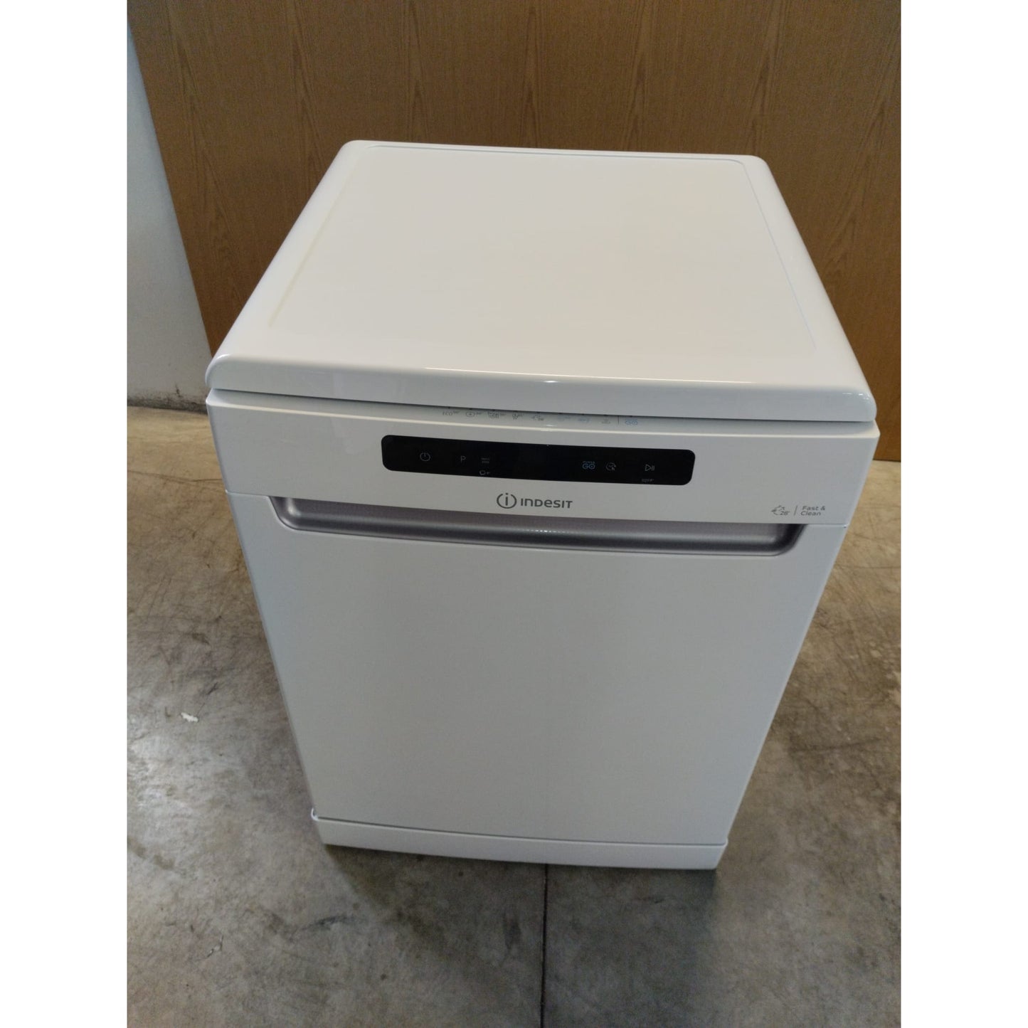 Outlet | Máquina de Lavar Loiça Indesit DFO3T133AF | 14 talheres, Classe D