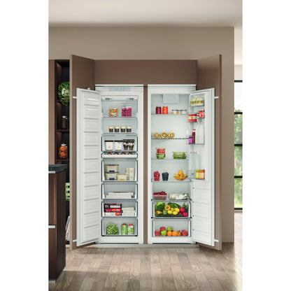 Congelador Vertical Encastre Hotpoint HASD18F013A1 | 209L, No Frost, E