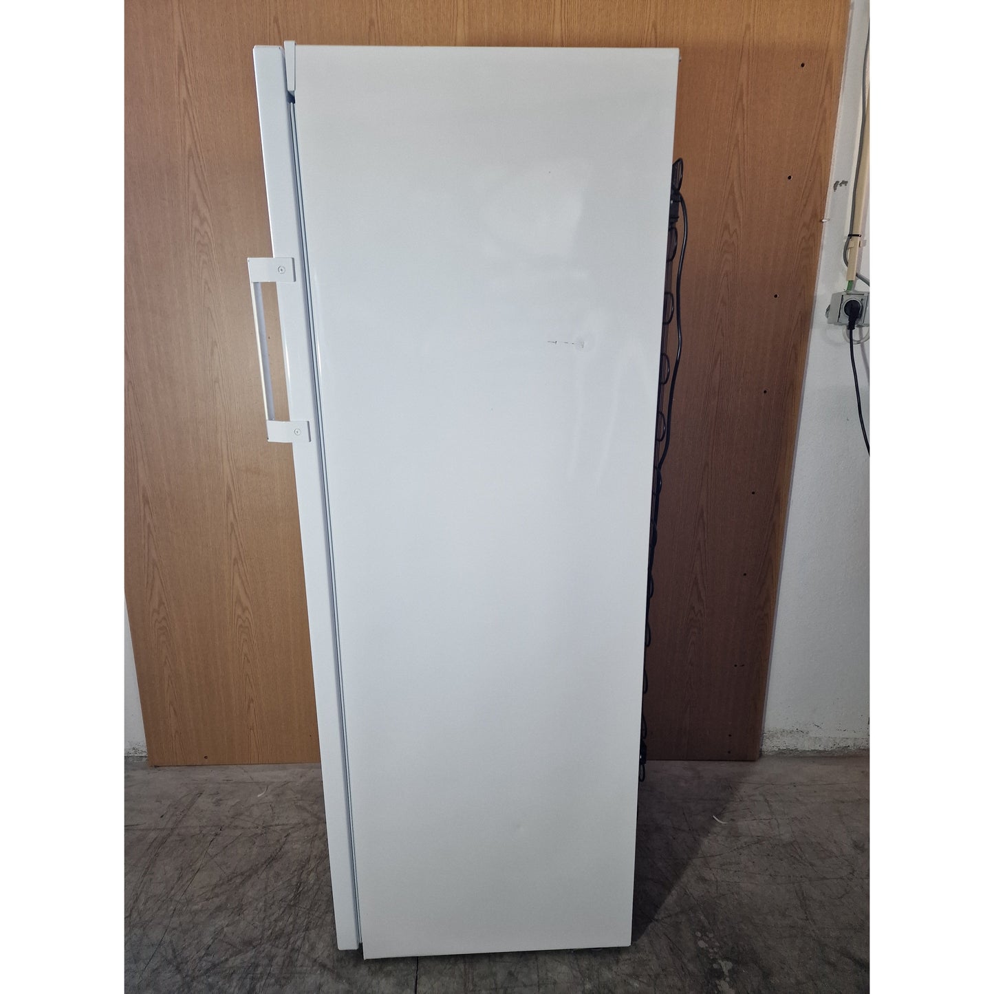 Outlet | Arca Vertical Indesit UI62W | 245L, Classe E, 167cm