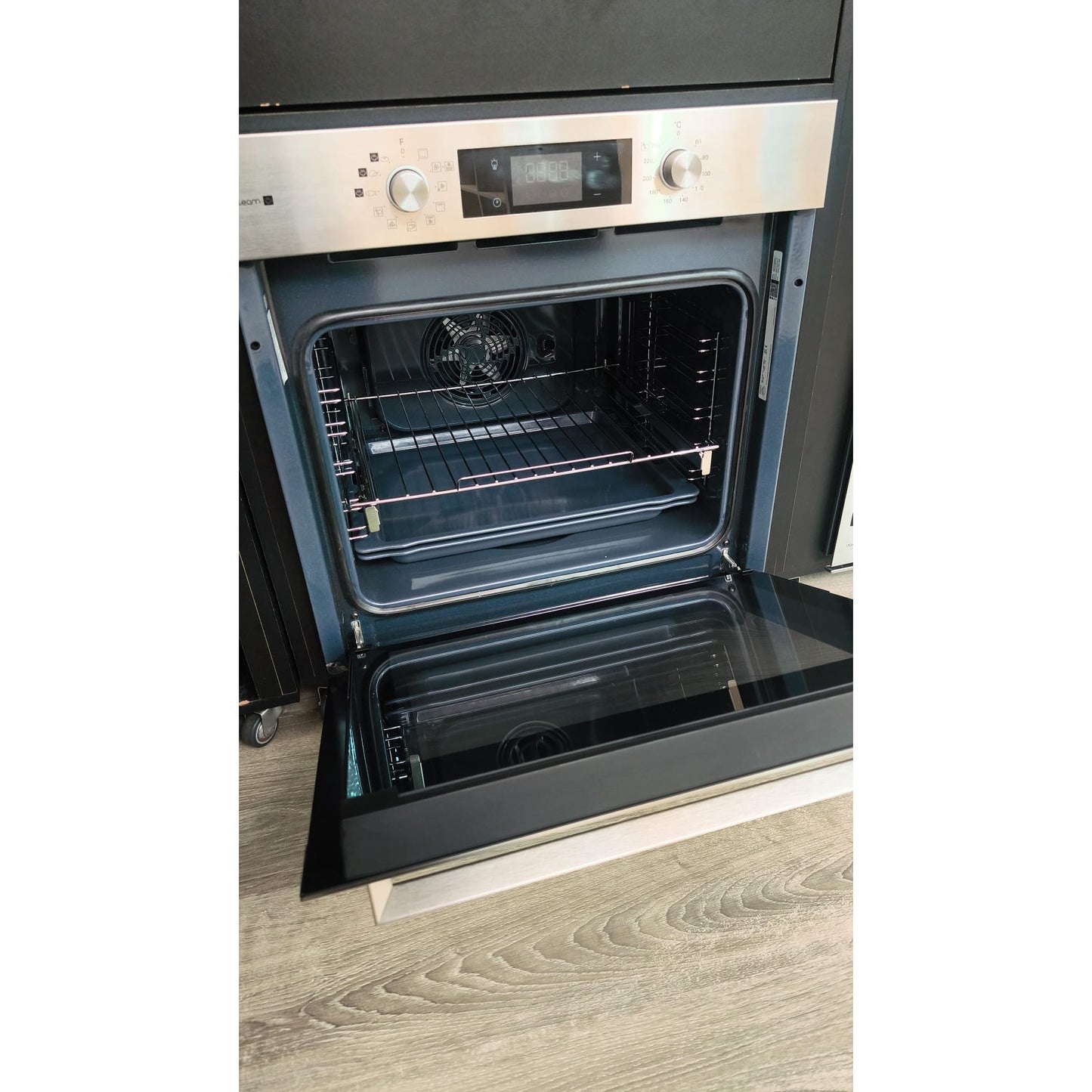 Outlet | Forno Encastre Hotpoint HAO3K58HSU1X | 71L, Pirolítico, Classe A+