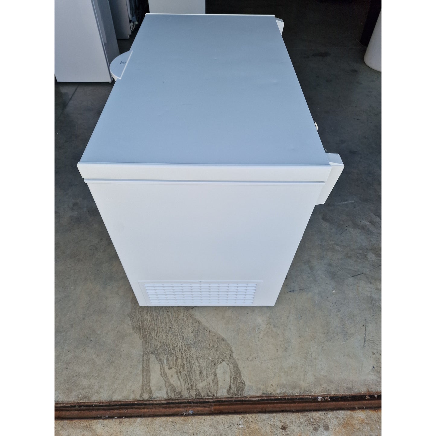 Outlet | Indesit Arca Congeladora OS 2A 300 H | Recondicionado NOVO | Tampo C/ Marcas | 18 Meses Garantia