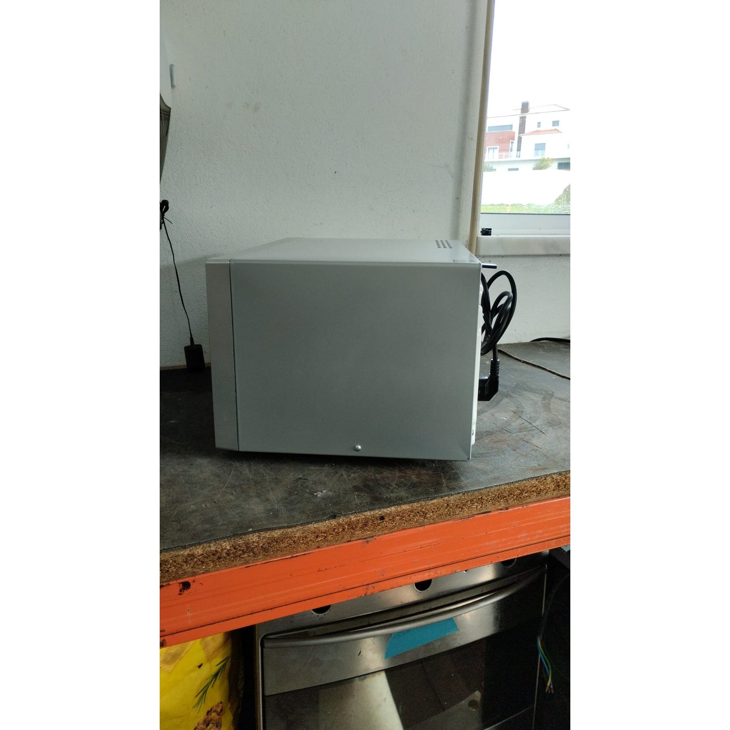 Outlet | Micro-ondas Whirlpool MWP 303 SB | 30L, 900W, Grill 1050W