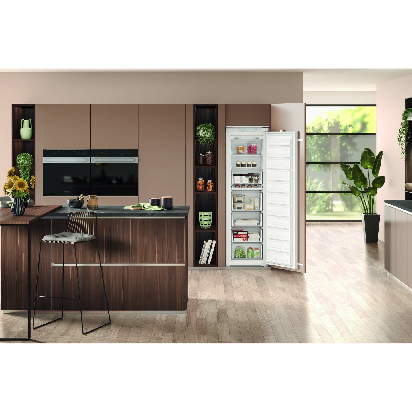 Congelador Vertical Encastre Hotpoint HASD18F013A1 | 209L, No Frost, E