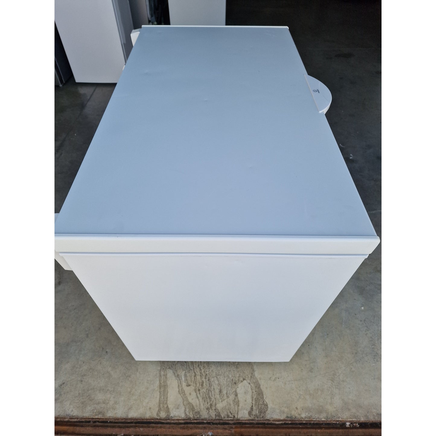 Outlet | Indesit Arca Congeladora OS 2A 300 H | Recondicionado NOVO | Tampo C/ Marcas | 18 Meses Garantia