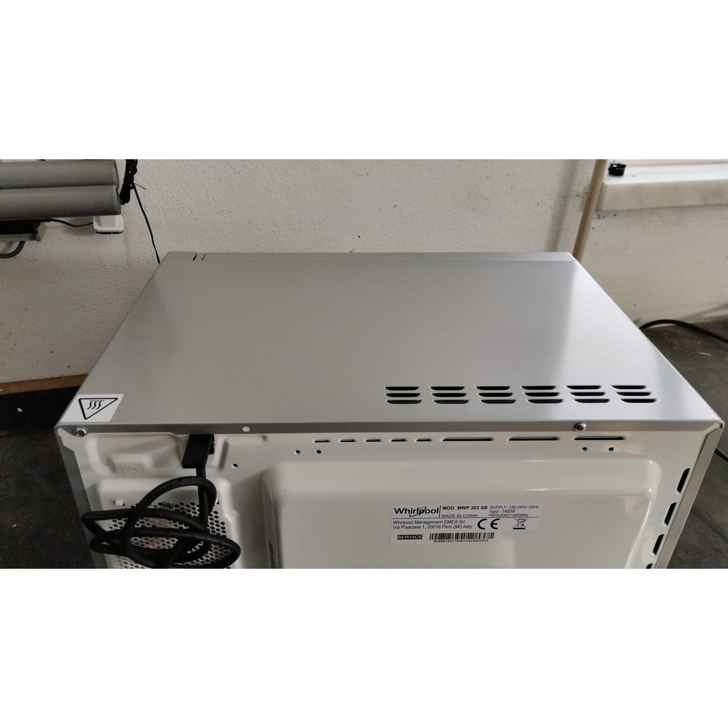 Outlet | Micro-ondas Whirlpool MWP 303 SB | 30L, 900W, Grill 1050W