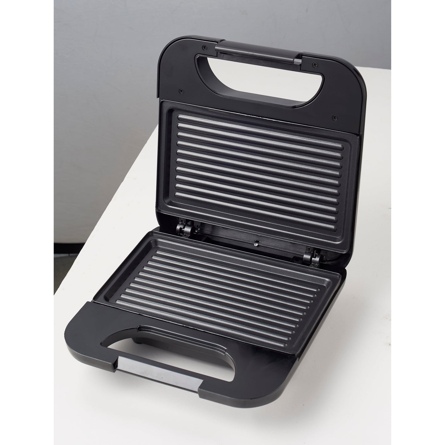 Sandwicheira Beltax BSG2215 | Antiaderente, 2 Sanduíches, 750W