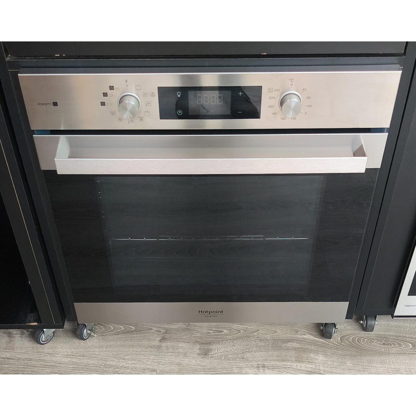 Outlet | Forno Encastre Hotpoint HAO3K58HSU1X | 71L, Pirolítico, Classe A+