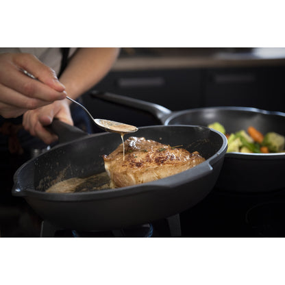 Frigideira Tefal Robusto Indução 28cm | Indução, Antiaderente, 175ºC