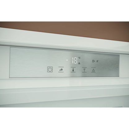 Congelador Vertical Encastre Hotpoint HASD18F013A1 | 209L, No Frost, E